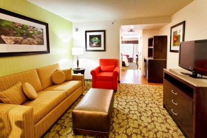 Hilton Garden Inn New York/Staten Island - image 9