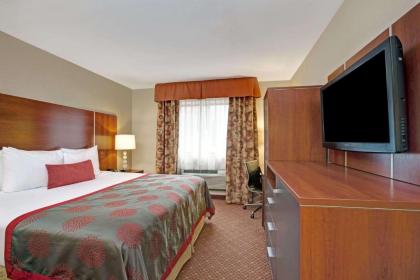 Ramada by Wyndham Staten Island - image 12