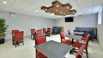 Holiday Inn Express Staten Island West an IHG Hotel - image 14