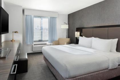 Fairfield Inn & Suites by Marriott New York Staten Island - image 2