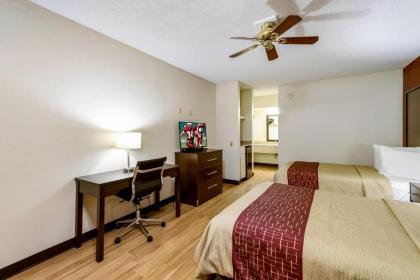 Red Roof Inn & Suites Statesboro - University - image 4