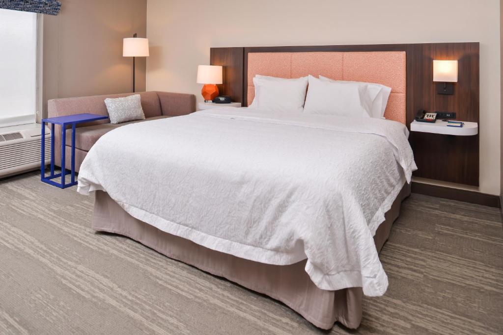 Hampton Inn Statesville - image 5