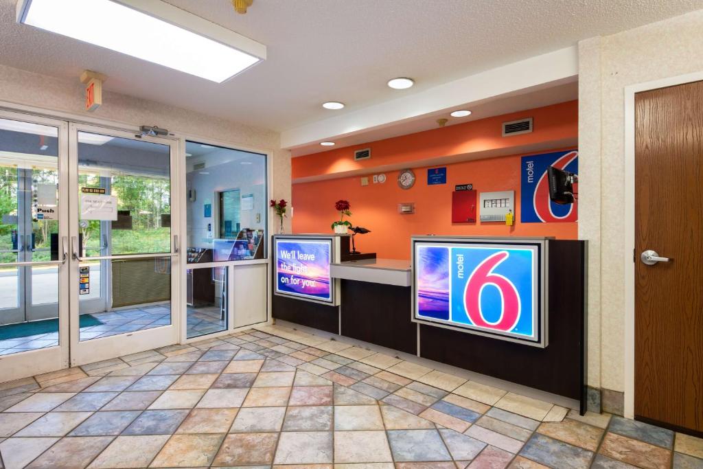 Motel 6-Statesville NC - image 3