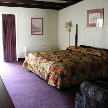 Hometown Inn Staunton - image 7