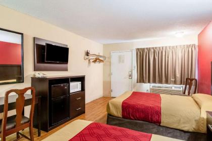 Econo Lodge East Staunton - image 15