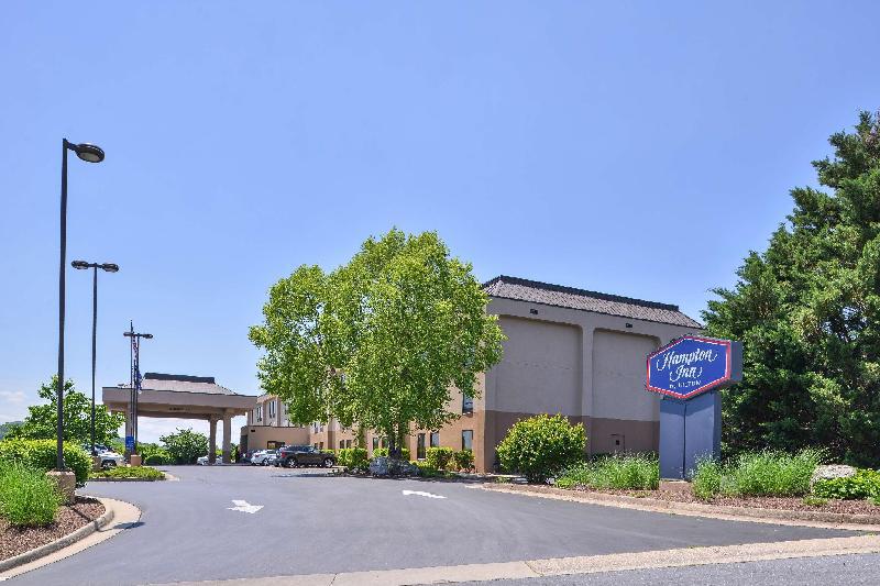 Hampton Inn Staunton - main image