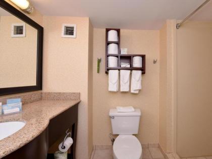 Hampton Inn Staunton - image 11