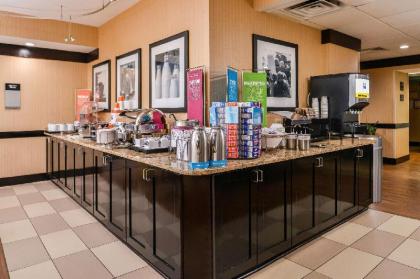 Hampton Inn Staunton - image 15