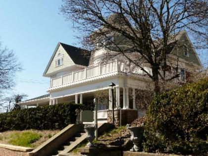 Berkeley House Bed & Breakfast - image 4