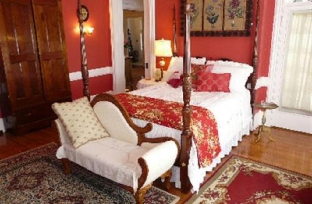 Berkeley House Bed & Breakfast - image 5