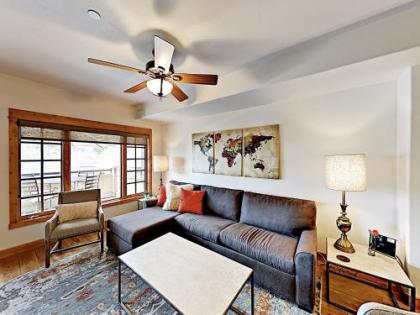 Downtown Gem 2Br/2.5Ba Overlooking The Yampa River Condo - image 3