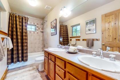 Bear Creek Lodge Townhome - image 17