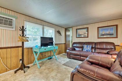 Cabin with Fire Pit Walk to Steinhatchee River! - image 1