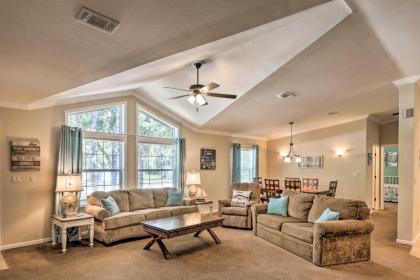 Home with Screened Patio Less than 2mi to Sea Hag marina Steinhatchee