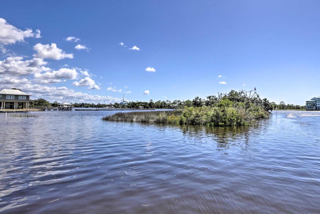 Home with Screened Patio Less Than 2Mi to Sea Hag Marina - image 2