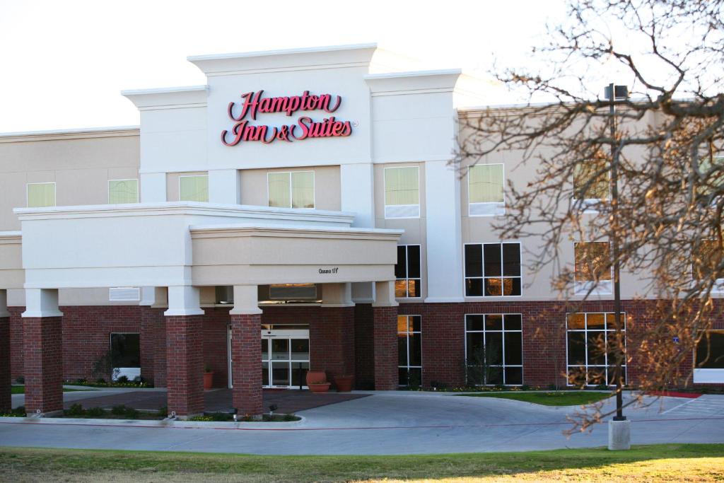 Hampton Inn and Suites Stephenville - main image