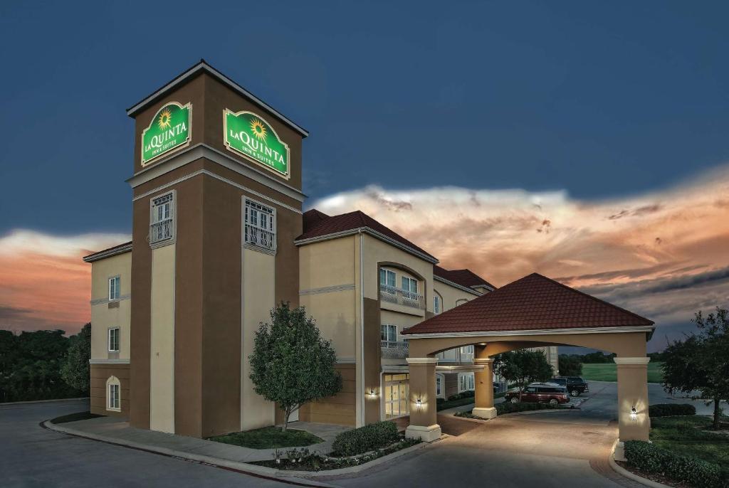 La Quinta by Wyndham Stephenville - main image