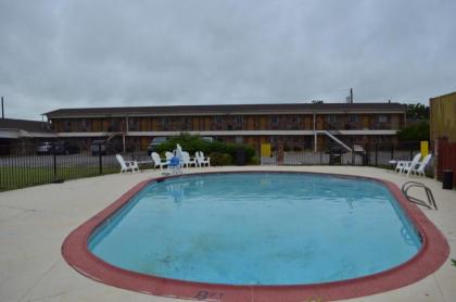 Americas Best Value Inn Crosstimbers - image 10