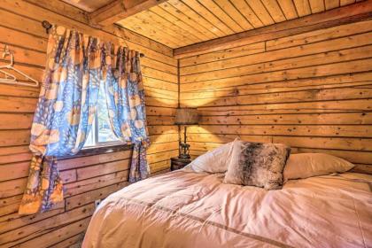 Cozy Kenai Riverfront Cabin Fishing Paradise - image 7