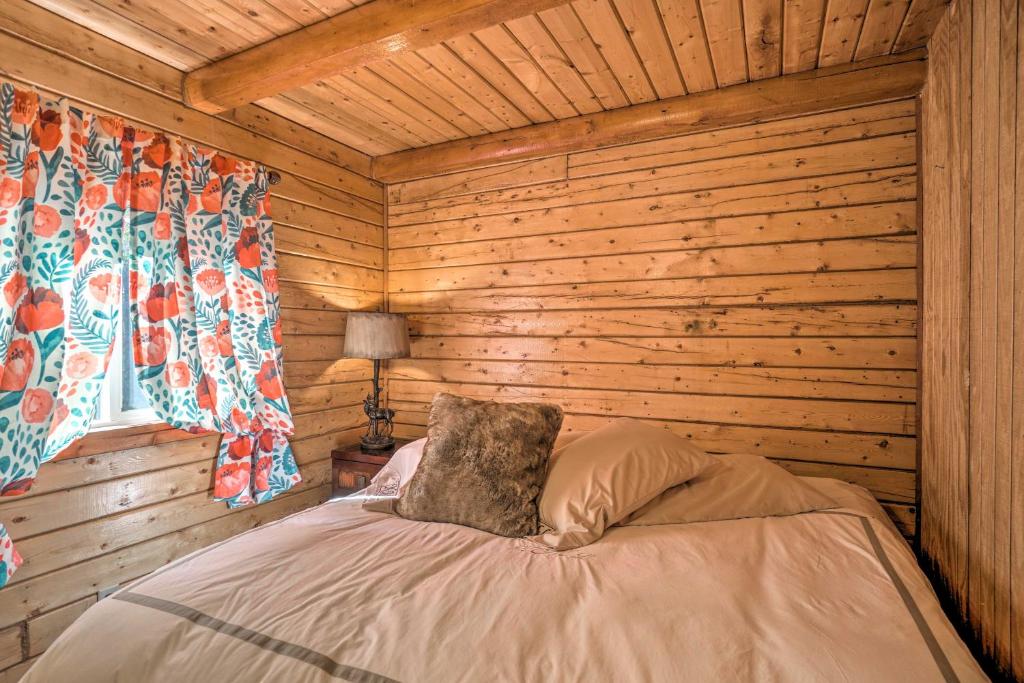 Rustic Sterling Cabin with Kenai River Views! - image 6