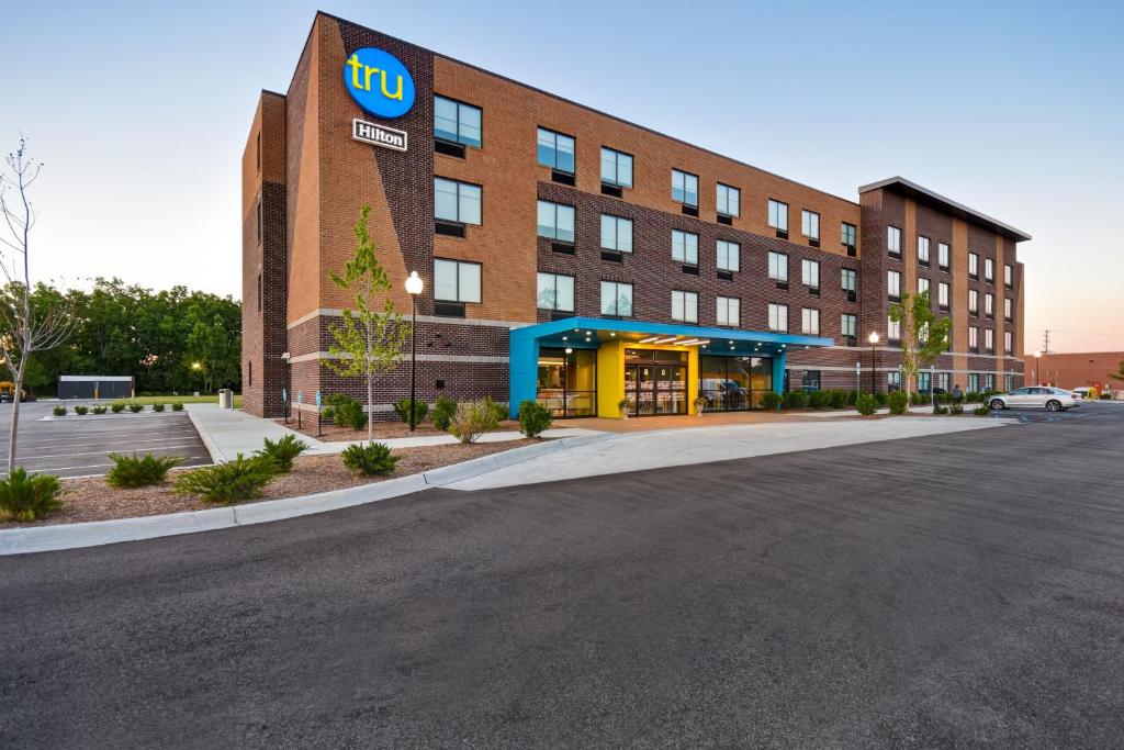 Tru By Hilton Sterling Heights Detroit - main image