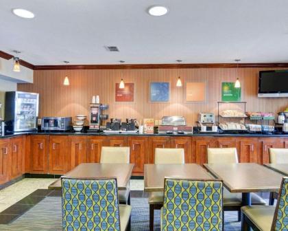 Comfort Inn & Suites Airport Dulles-Gateway - image 12