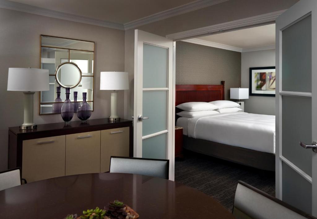 Washington Dulles Airport Marriott - image 2