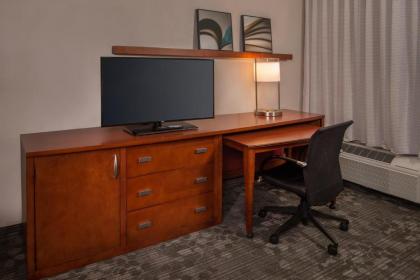 Courtyard by Marriott Dulles Town Center - image 14