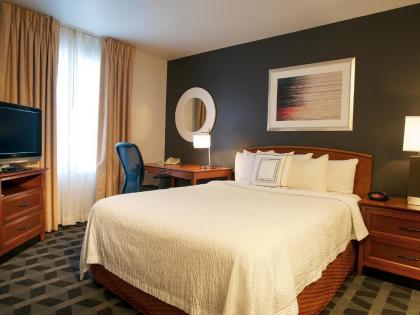 TownePlace Suites Dulles Airport - image 15