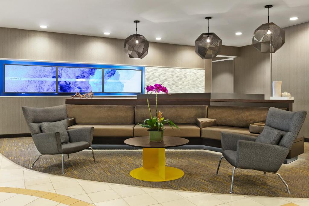 SpringHill Suites Dulles Airport - image 3