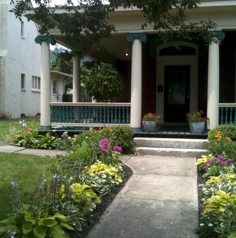 Bayberry House Bed and Breakfast - image 4