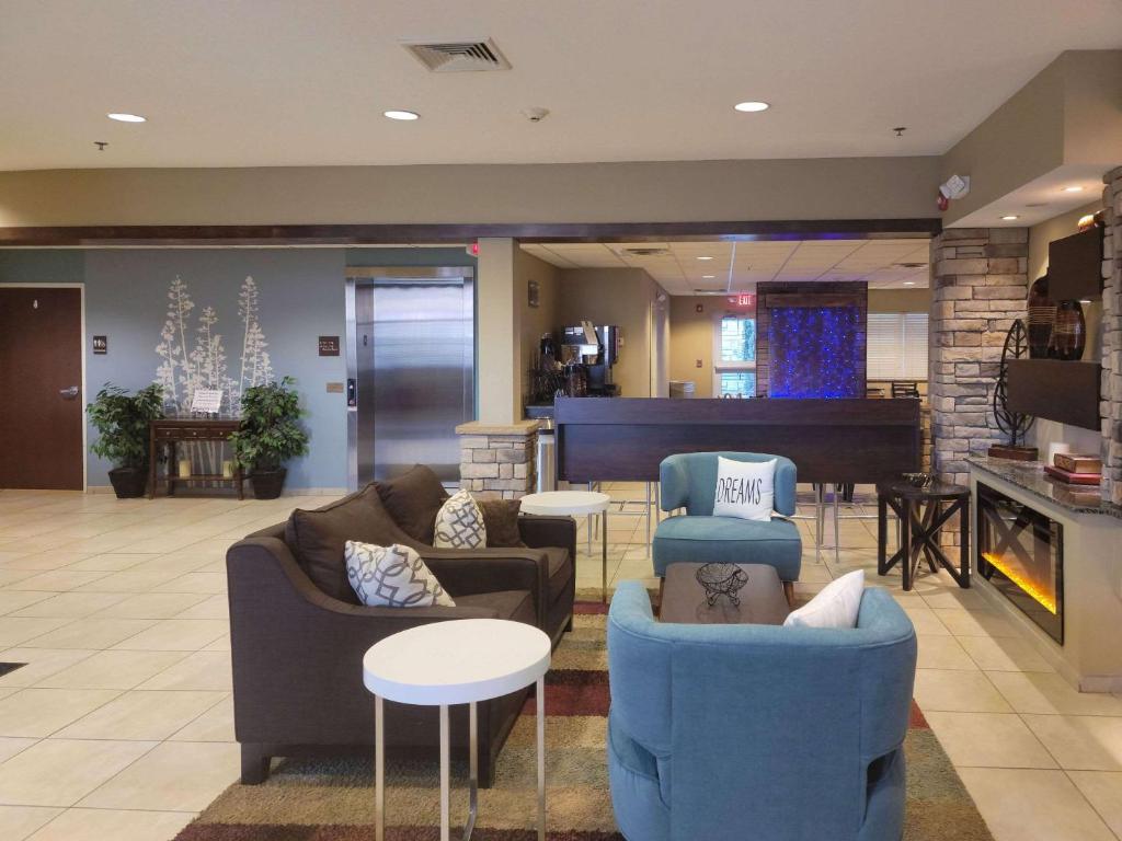 Microtel Inn & Suites by Wyndham Steubenville - image 6