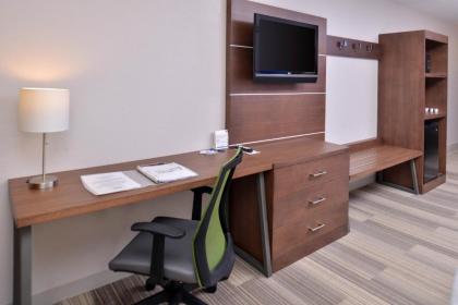 Holiday Inn Express Hotel and Suites Stevens Point an IHG Hotel - image 3