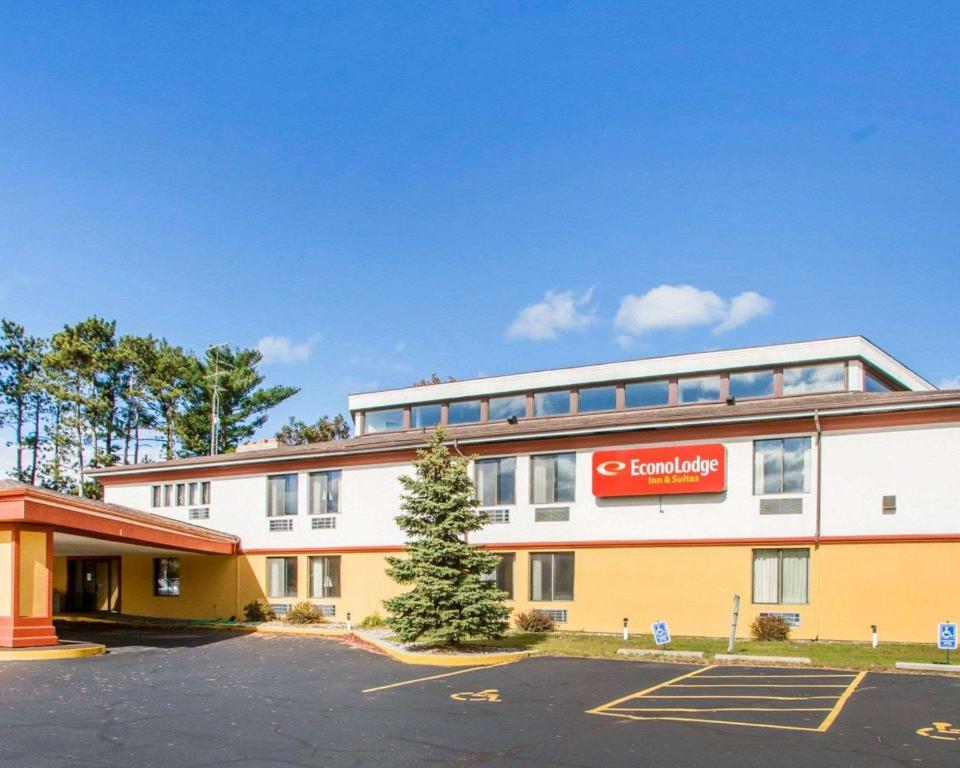 Econo Lodge Inn & Suites Stevens Point - main image