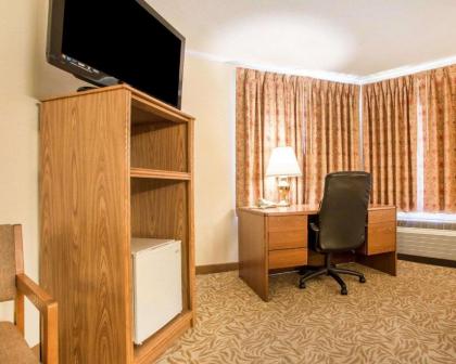 Econo Lodge Inn & Suites Stevens Point - image 10