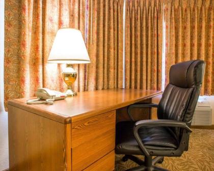 Econo Lodge Inn & Suites Stevens Point - image 11