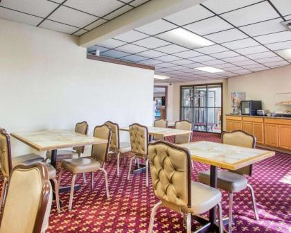 Econo Lodge Inn & Suites Stevens Point - image 14