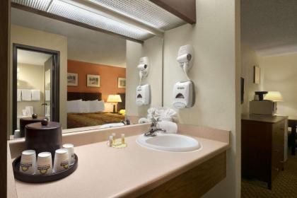 Days Inn & Suites by Wyndham Stevens Point - image 3