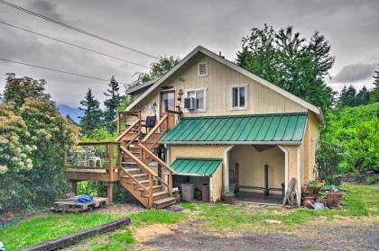 Rustic Stevenson Hideaway with View on the Gorge! - image 11