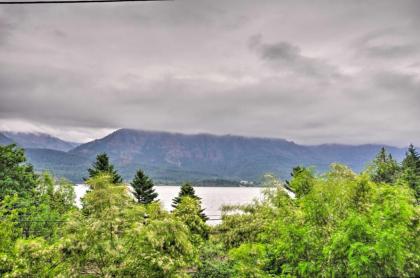 Rustic Stevenson Hideaway with View on the Gorge! - image 6