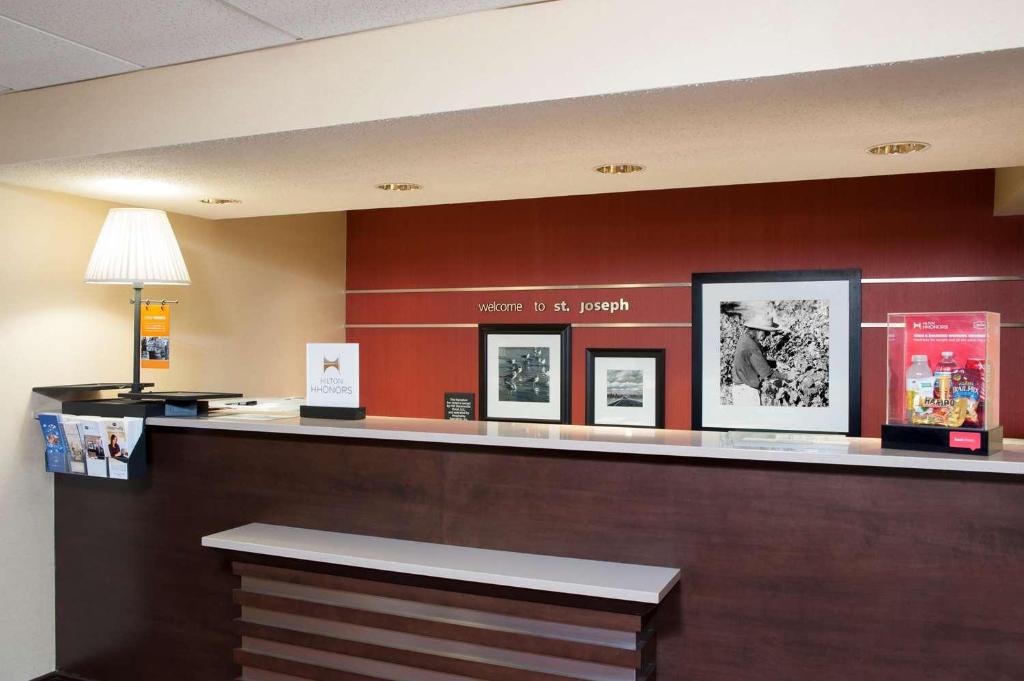 Hampton Inn Saint Joseph Interstate 94 - image 3