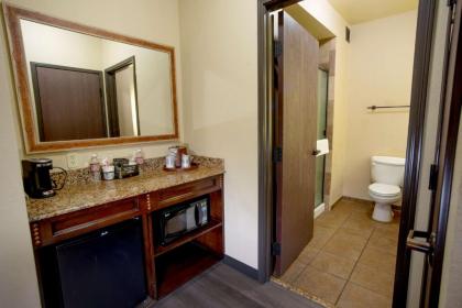 Best Western PLUS Cimarron Hotel & Suites - image 6