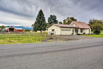 Farmhouse in Country Setting 5 Mi to Gravity Hill! - image 14