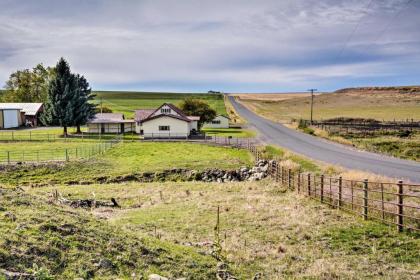 Farmhouse in Country Setting 5 Mi to Gravity Hill! - image 6