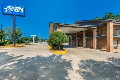 Americas Best Value Inn Stockbridge - image 3