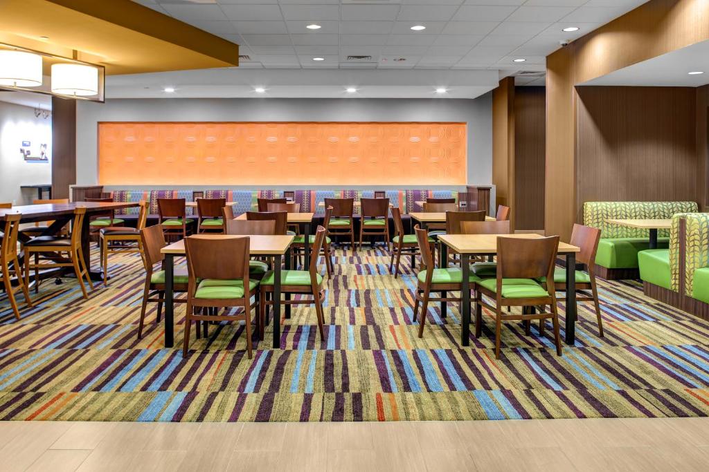 Fairfield Inn & Suites by Marriott Atlanta Stockbridge - image 2