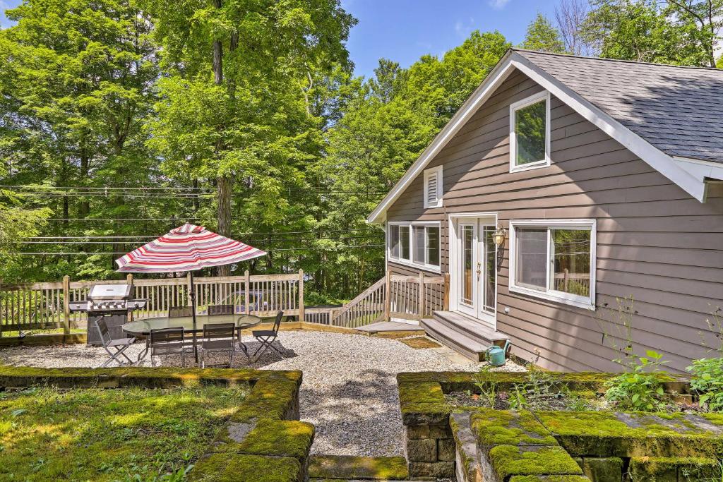 Berkshires Home with Kayak - Walk to Stockbridge Bowl - main image