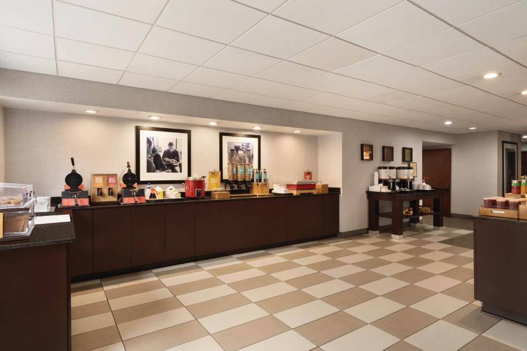 Hampton Inn Atlanta-Stone Mountain - image 2