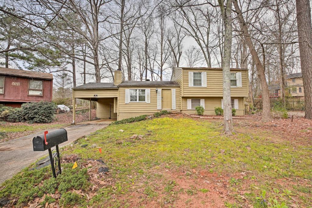 Quiet and Convenient Home 6 Mi to Stone Mtn! - main image