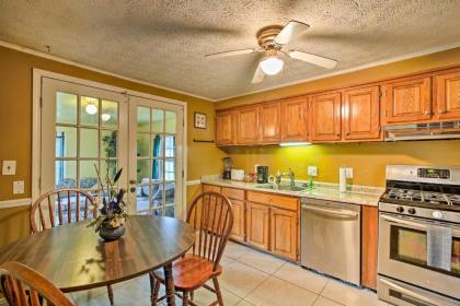 Quiet and Convenient Home 6 Mi to Stone Mtn! - image 14